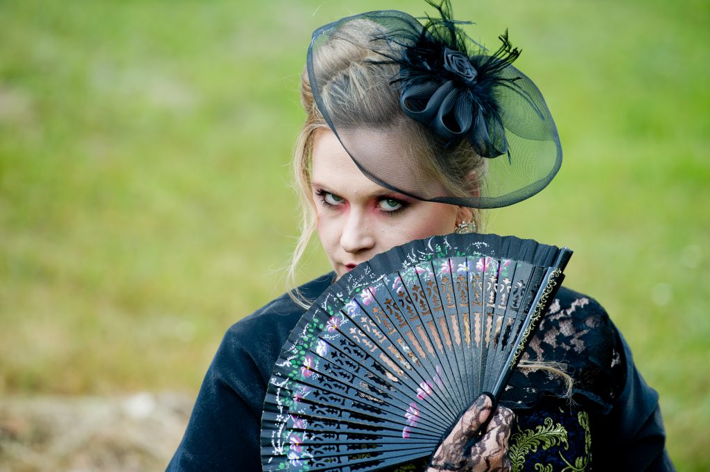 Welche Intrige wird hier ausgeheckt? - Gina Brand als Merteuil. Foto: Alexa Sommer
