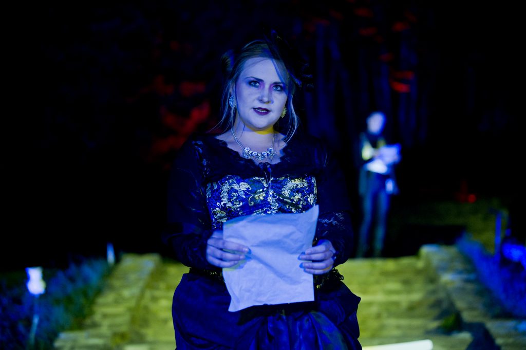 Gina Brand als Marquise de Merteuil